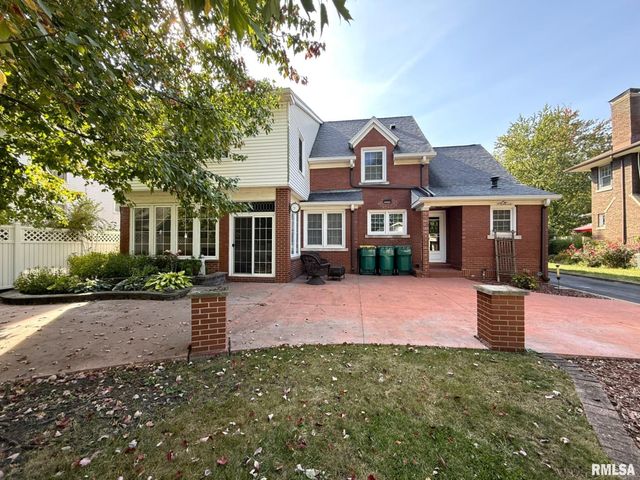 745 N ACADEMY Street, Galesburg, IL 61401