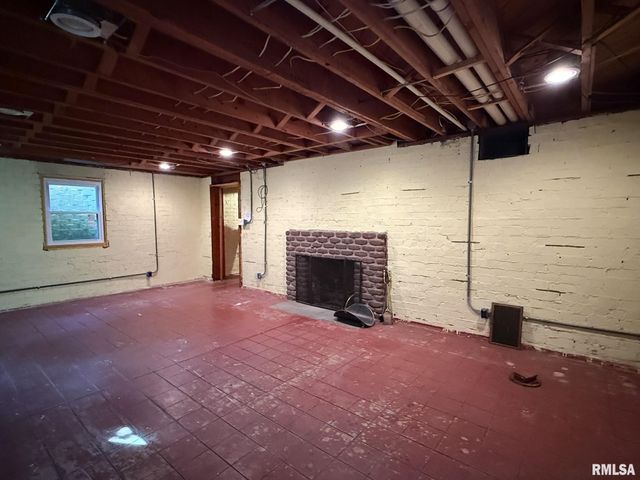 745 N ACADEMY Street, Galesburg, IL 61401