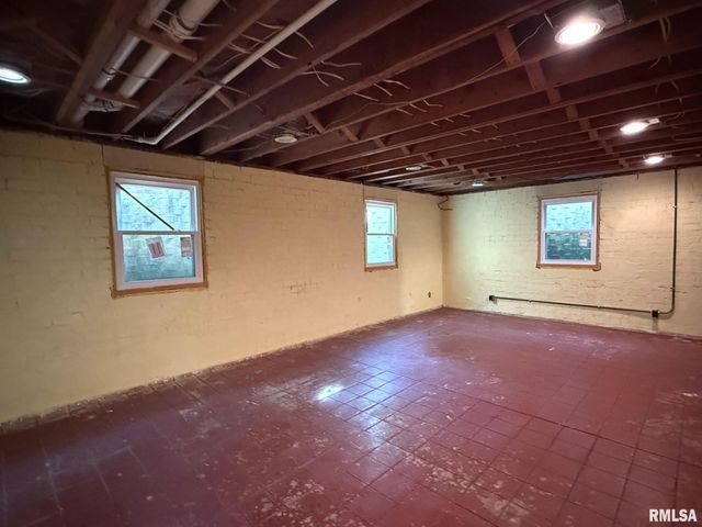 745 N ACADEMY Street, Galesburg, IL 61401