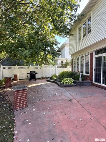 745 N ACADEMY Street, Galesburg, IL 61401