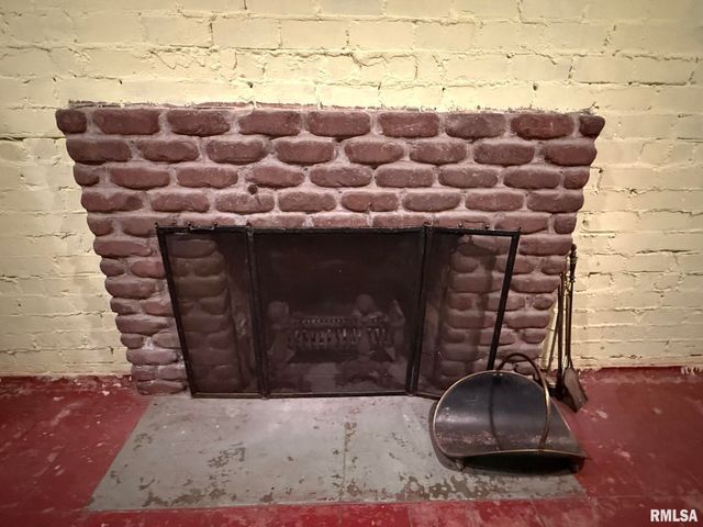 745 N ACADEMY Street, Galesburg, IL 61401