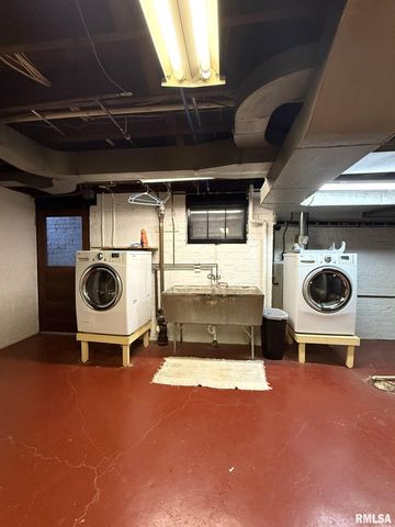 745 N ACADEMY Street, Galesburg, IL 61401