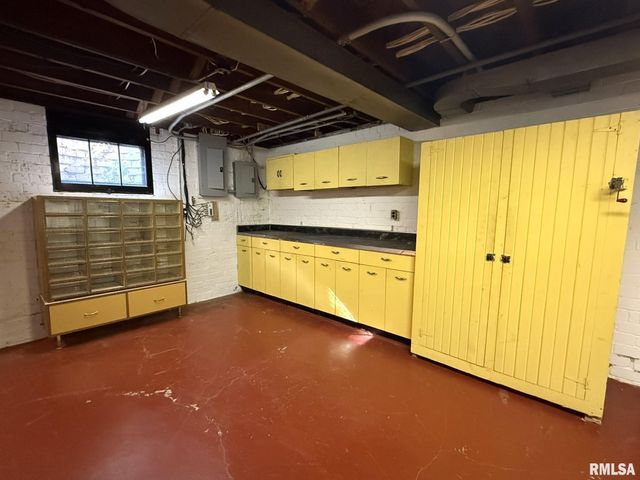 745 N ACADEMY Street, Galesburg, IL 61401