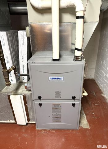 745 N ACADEMY Street, Galesburg, IL 61401