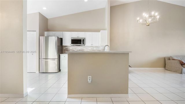 7651 S Aragon Blvd 5, Sunrise, FL 33322