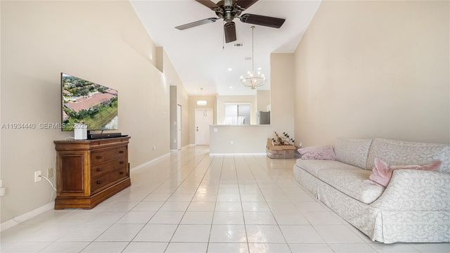 7651 S Aragon Blvd 5, Sunrise, FL 33322