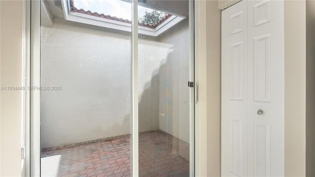 7651 S Aragon Blvd 5, Sunrise, FL 33322