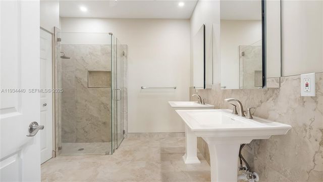 7651 S Aragon Blvd 5, Sunrise, FL 33322