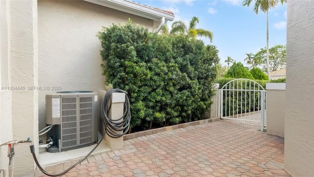 7651 S Aragon Blvd 5, Sunrise, FL 33322