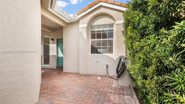 7651 S Aragon Blvd 5, Sunrise, FL 33322