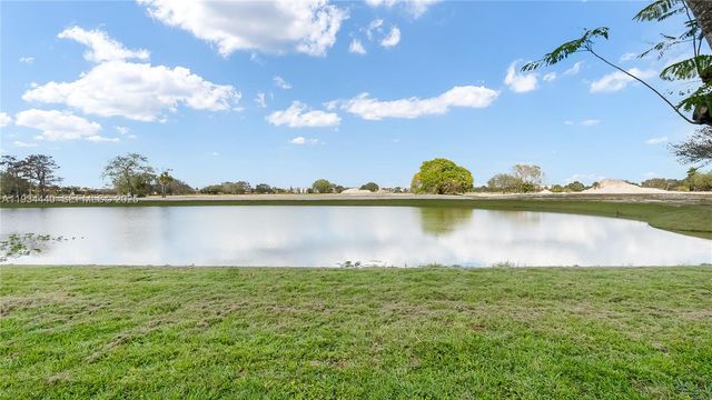 7651 S Aragon Blvd 5, Sunrise, FL 33322