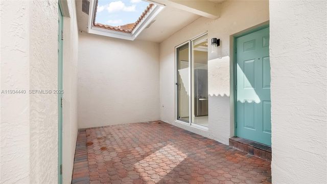 7651 S Aragon Blvd 5, Sunrise, FL 33322