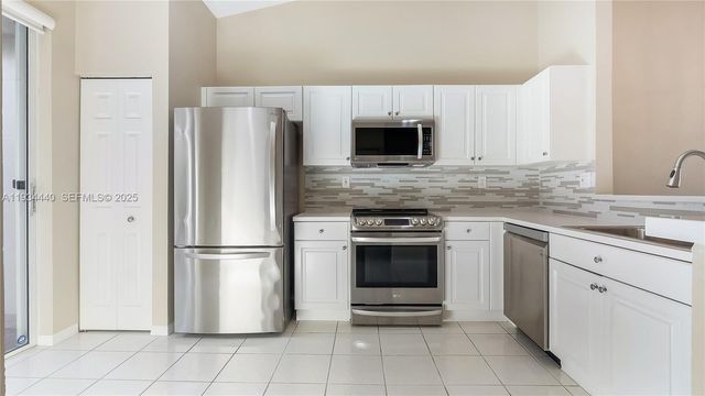 7651 S Aragon Blvd 5, Sunrise, FL 33322