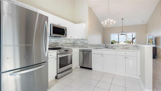 7651 S Aragon Blvd 5, Sunrise, FL 33322