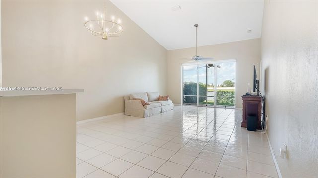 7651 S Aragon Blvd 5, Sunrise, FL 33322