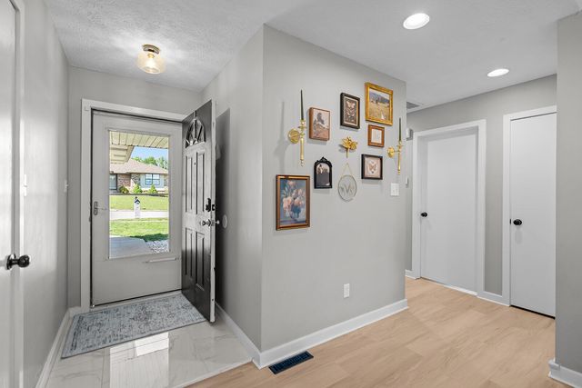 3106 E Huron Street, Springfield, MO 65804
