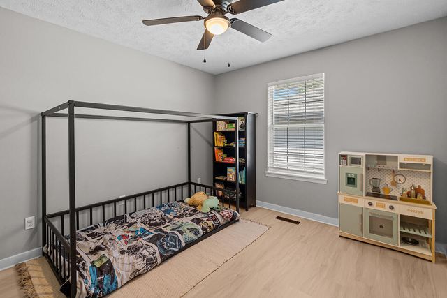 3106 E Huron Street, Springfield, MO 65804