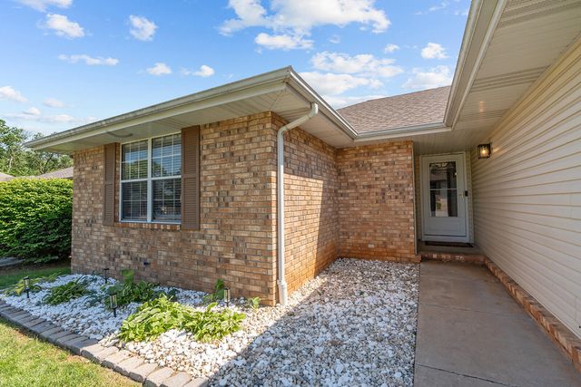 3106 E Huron Street, Springfield, MO 65804
