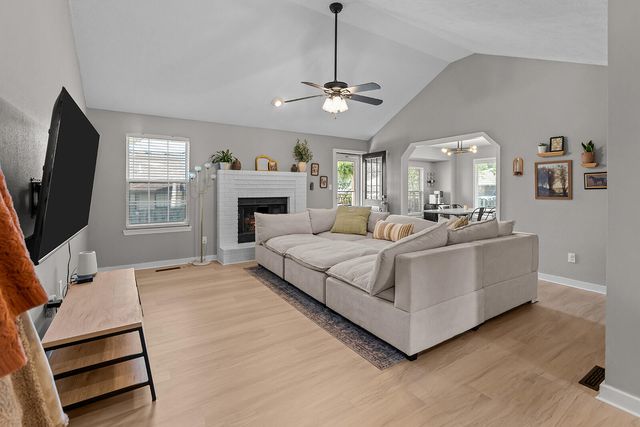 3106 E Huron Street, Springfield, MO 65804
