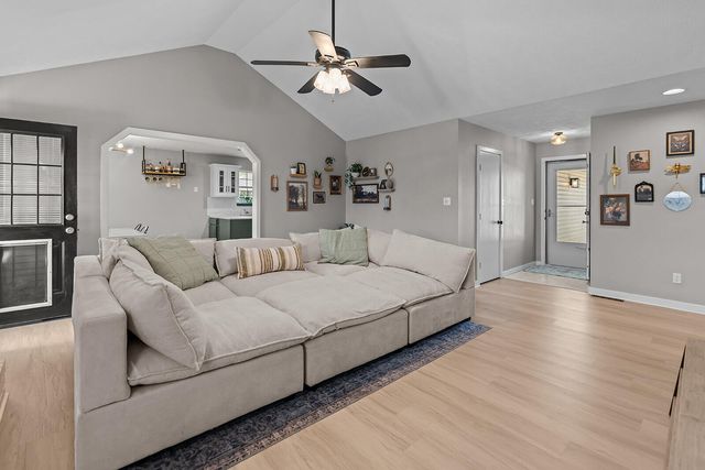 3106 E Huron Street, Springfield, MO 65804