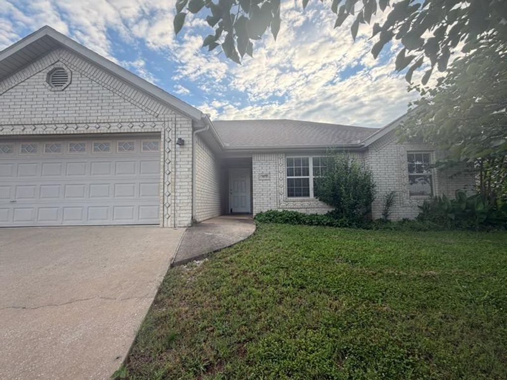 1073 Sara Beth Street, Elkins, AR 72727
