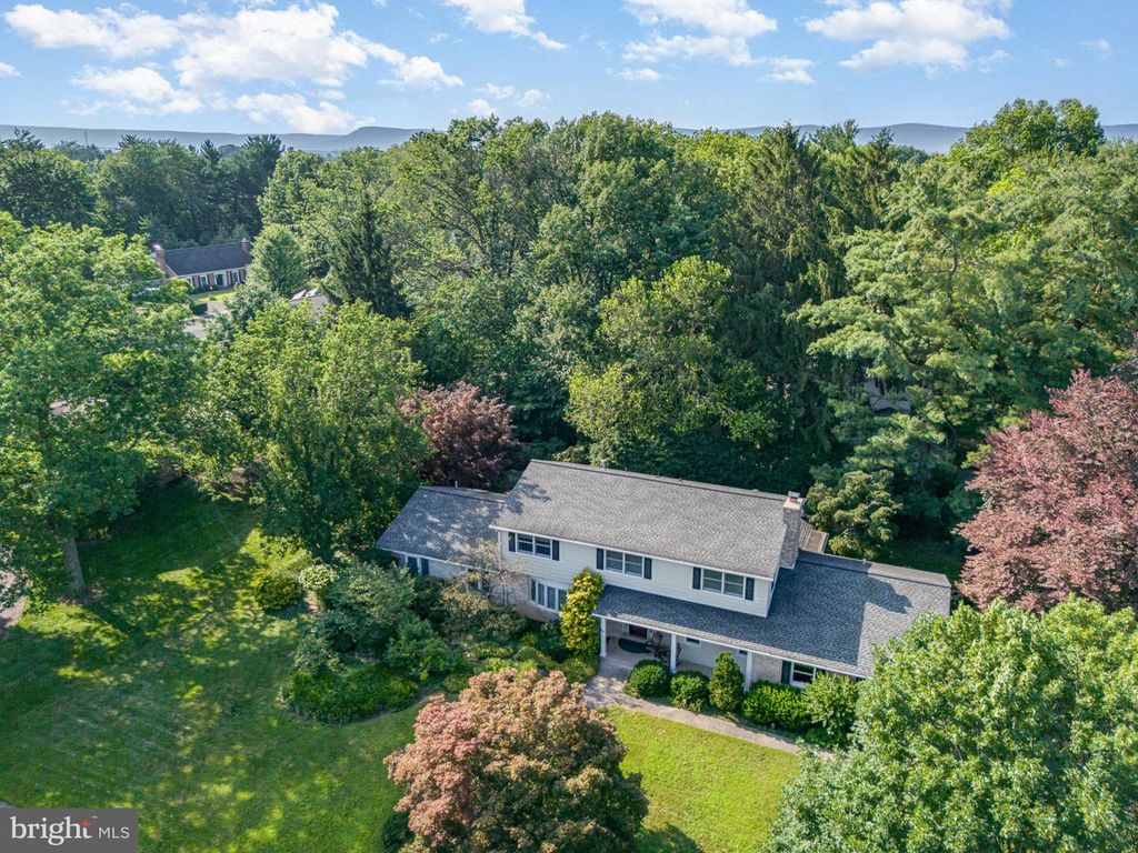 901 STRATFORD DR, Carlisle, PA 17013
