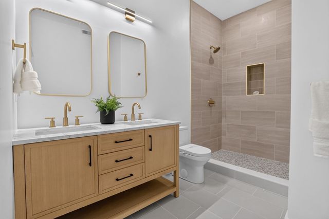 13 Clyde St A, Somerville, MA 02145