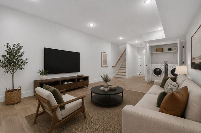 13 Clyde St A, Somerville, MA 02145