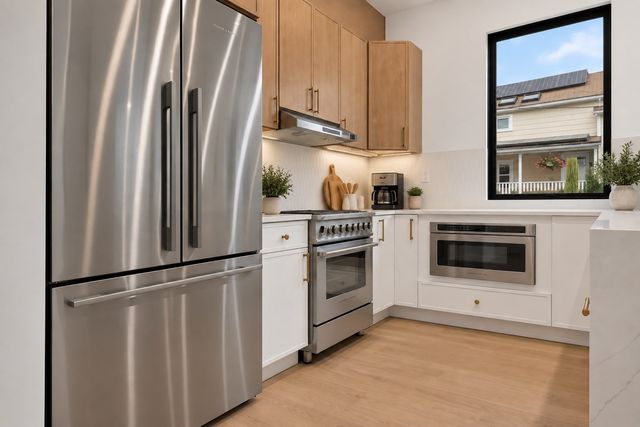 13 Clyde St A, Somerville, MA 02145