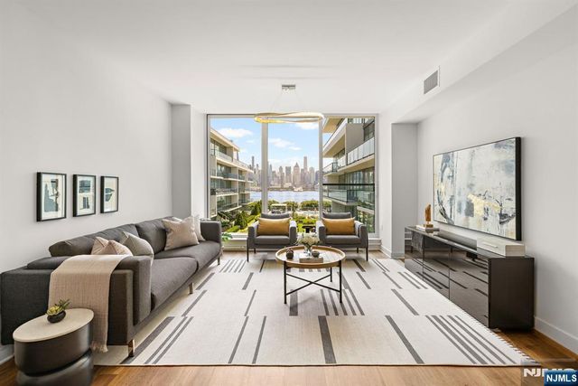 1200 Ave At Port Imperial 513, Weehawken, NJ 07086