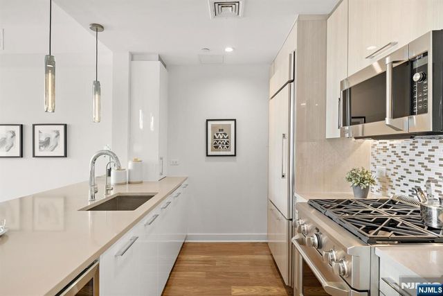 1200 Ave At Port Imperial 513, Weehawken, NJ 07086