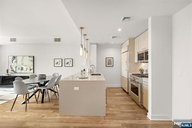 1200 Ave At Port Imperial 513, Weehawken, NJ 07086