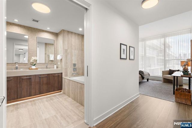 1200 Ave At Port Imperial 513, Weehawken, NJ 07086