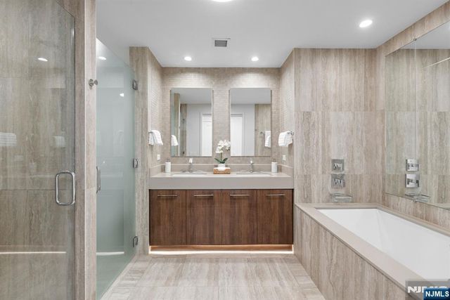 1200 Ave At Port Imperial 513, Weehawken, NJ 07086