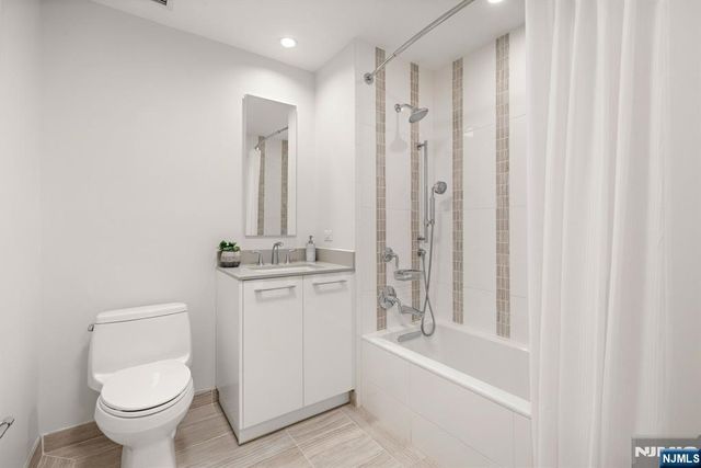 1200 Ave At Port Imperial 513, Weehawken, NJ 07086