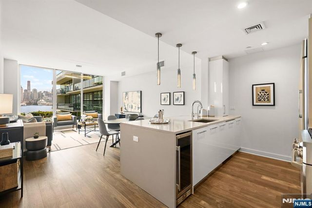 1200 Ave At Port Imperial 513, Weehawken, NJ 07086