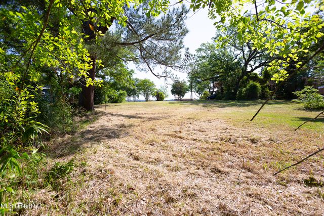 1305 Cove Avenue, Ocean Springs, MS 39564