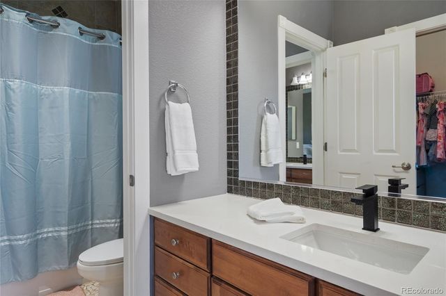 7963 S Valleyhead Way, Aurora, CO 80016