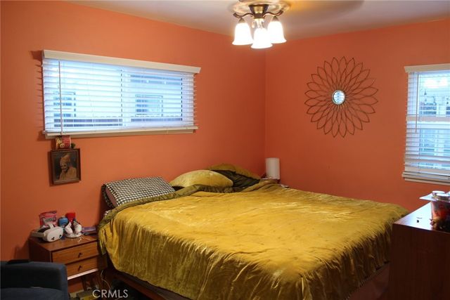 7535 Vanalden, Reseda, CA 91335