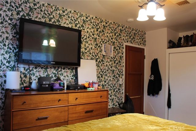 7535 Vanalden, Reseda, CA 91335