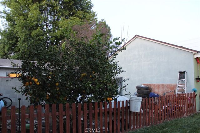 7535 Vanalden, Reseda, CA 91335