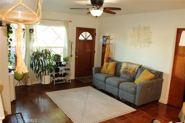 7535 Vanalden, Reseda, CA 91335