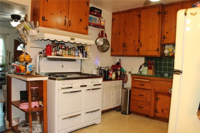 7535 Vanalden, Reseda, CA 91335