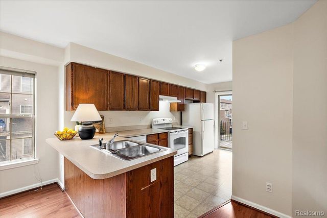 43 Georgetown Court, Dearborn, MI 48126
