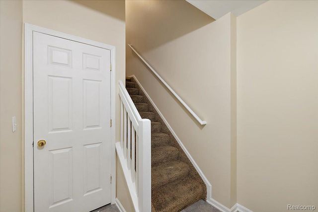 43 Georgetown Court, Dearborn, MI 48126