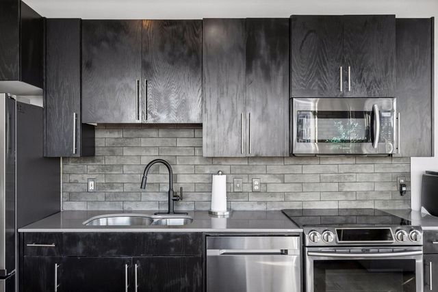 748 3rd Street N 600, Minneapolis, MN 55401