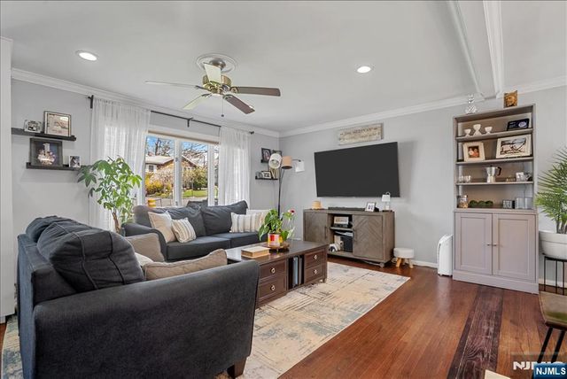 11 Westland Road, Verona, NJ 07044