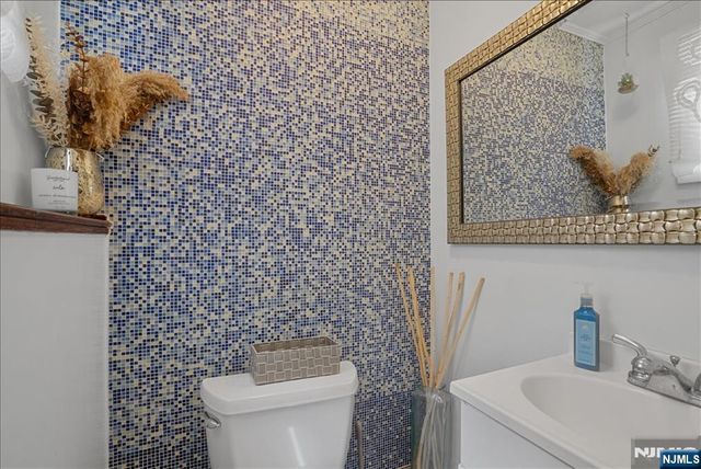 11 Westland Road, Verona, NJ 07044