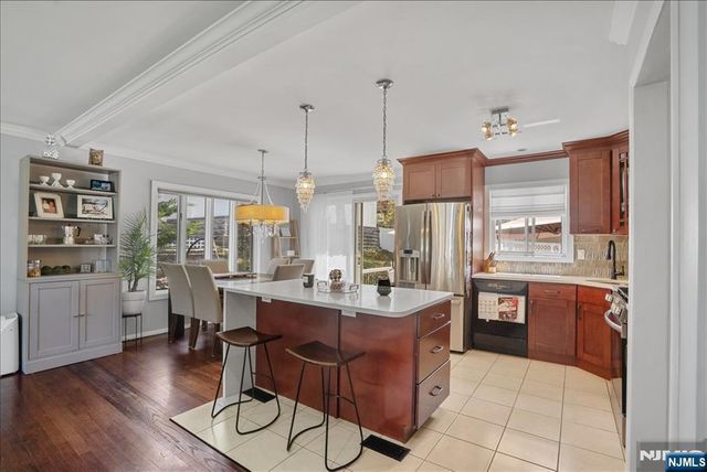 11 Westland Road, Verona, NJ 07044