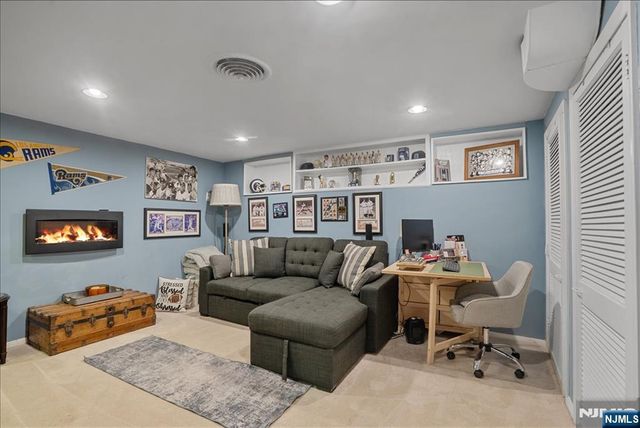 11 Westland Road, Verona, NJ 07044